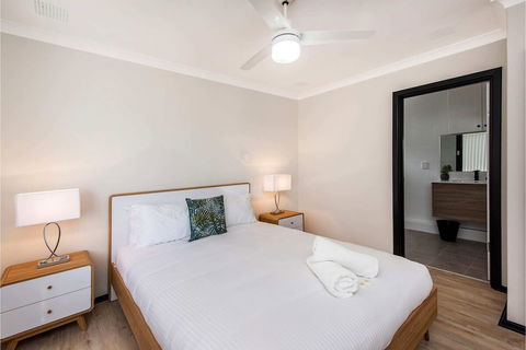 Contemporary 1BR Apartment - Near The City - Accommodation Bookings 5