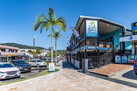 Airlie Sun & Sand Accommodation 3 - Accommodation Bookings 0