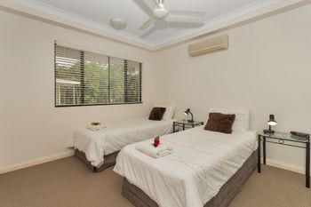 Oceansprey Beachfront Apartments - Accommodation Bookings 3