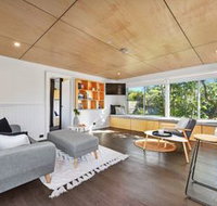 4 Bedroom Entertainer with Bungalow Next To Beach - Accommodation Bookings