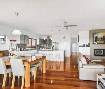 SUNNY DAZE BONNY HILLS - Accommodation Bookings 4