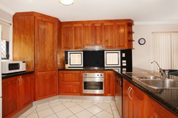 Oomoo 27a - Accommodation Bookings 4