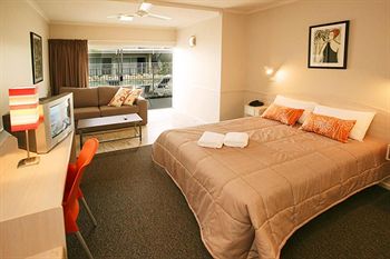 Discovery Cairns - Accommodation Bookings 3