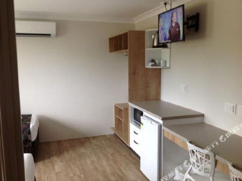 BEST WESTERN CASTLE LODGE MOTEL - Accommodation Bookings 0