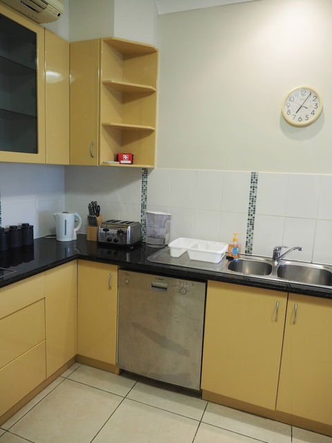 Queen Room With Airport Transfers Or Car Rental - Accommodation Bookings 1