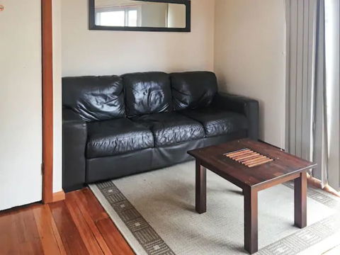 Home Near Shops & Beach - Accommodation Bookings 2