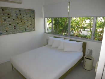 SoCal Swim Out 2 Bedroom Apartment - Accommodation Bookings 5