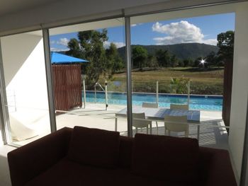 SoCal Swim Out 2 Bedroom Apartment - Accommodation Bookings 1