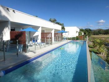 SoCal Swim Out 2 Bedroom Apartment - Accommodation Bookings 4