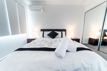 1 Bedroom Gold Coast Beachside Apt W AC + Parking - Accommodation Bookings 0