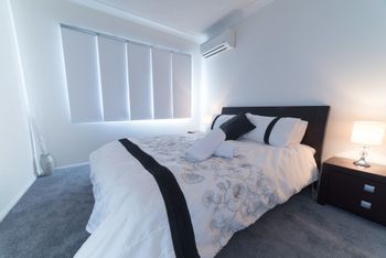 1 Bedroom Gold Coast Beachside Apt W AC + Parking - Accommodation Bookings 2