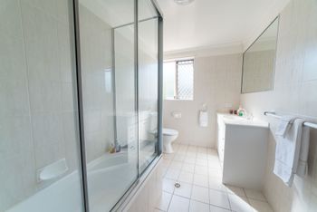 1 Bedroom Gold Coast Beachside Apt W AC + Parking - Accommodation Bookings 5
