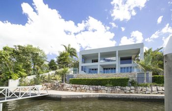 Gold Coast Luxury Waterfront House - Accommodation Bookings 0
