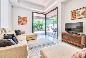 Spacious Home In New Farm For 6 W Parking - Accommodation Bookings 1