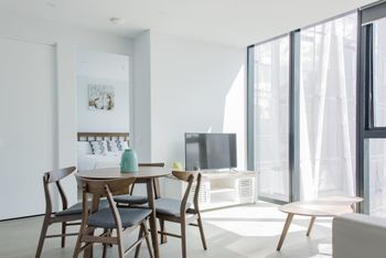 Avant Tower Apartment - Accommodation Bookings 6