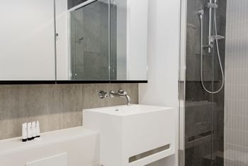 Avant Tower Apartment - Accommodation Bookings 3