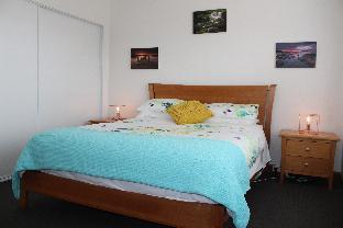 Newly Renovated Unit Waters Edge - Accommodation Bookings 1