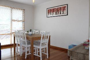 Newly Renovated Unit Waters Edge - Accommodation Bookings 4