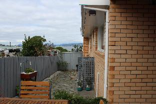 Newly Renovated Unit Waters Edge - Accommodation Bookings 2