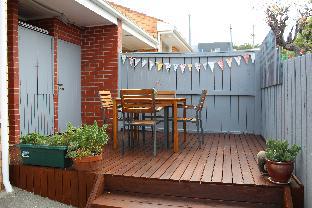 Newly Renovated Unit Waters Edge - Accommodation Bookings 3