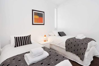Executive Bay Views St. Kilda - Accommodation Bookings 4