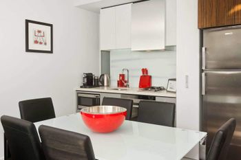 Executive Bay Views St. Kilda - Accommodation Bookings 1