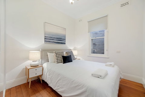 HomeHotel LuxuryHome 500m Crows Nest Shops - Accommodation Bookings 5