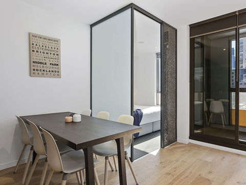 CHARLOTTE Manhatten Building Near Spencer St. & Southern Cross Station - Accommodation Bookings 4