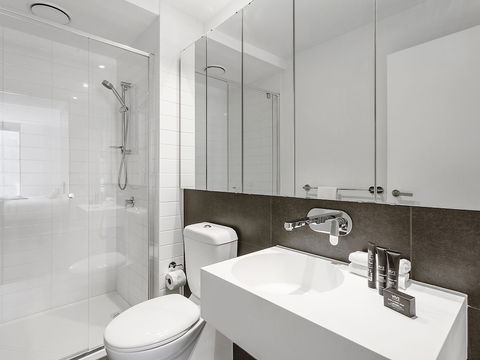 CHARLOTTE Manhatten Building Near Spencer St. & Southern Cross Station - Accommodation Bookings 2