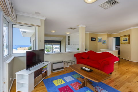 Scarborough Seaview Loft - Accommodation Bookings 5