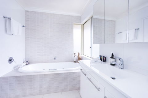 Scarborough Seaview Loft - Accommodation Bookings 4