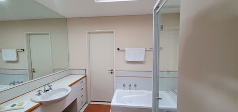 Sea Breeze Luxury Holiday Apartment Accommodation - Accommodation Bookings 6
