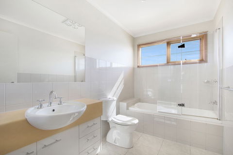 Apartments On Church - Unit 7 - Accommodation Bookings 5