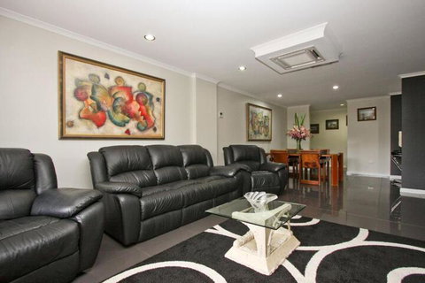 Nautilos On The Harbour - Accommodation Bookings 3