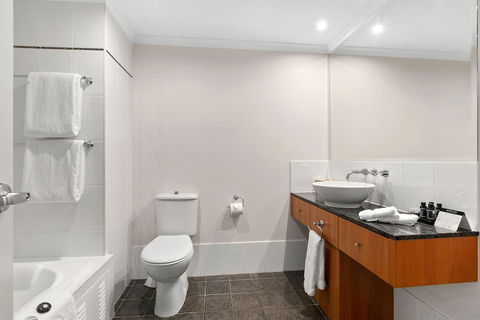 Poolside Apt In Alamanda Beachfront Resort 67 - Accommodation Bookings 6
