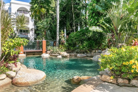 Poolside Apt In Alamanda Beachfront Resort 67 - Accommodation Bookings 3