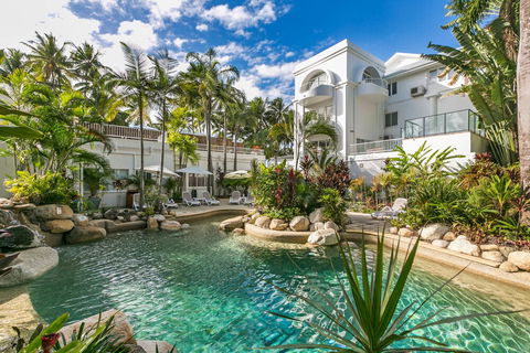 Poolside Apt In Alamanda Beachfront Resort 67 - Accommodation Bookings 1
