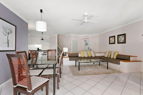 Poolside Apt In Alamanda Beachfront Resort 67 - Accommodation Bookings 5