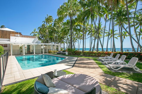 Poolside Apt In Alamanda Beachfront Resort 67 - Accommodation Bookings 0