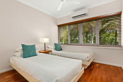 Poolside Apt In Alamanda Beachfront Resort 67 - Accommodation Bookings 4