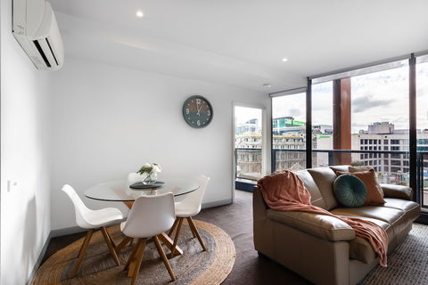 Ella, 1BDR Melbourne Apartment - Accommodation Bookings 1