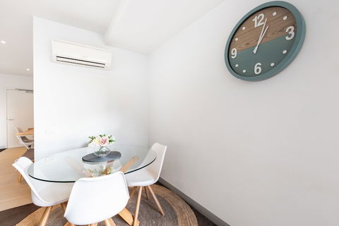 Ella, 1BDR Melbourne Apartment - Accommodation Bookings 4