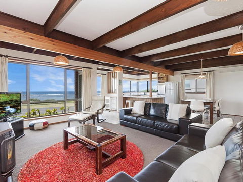 Swimmers Rest - Uninterrupted Panoramic Ocean Views - 1 Bedroom - Accommodation Bookings 1