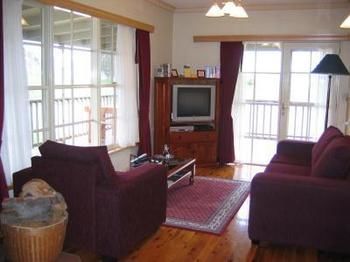 Buttercup Cottage & Private Apartment - Accommodation Bookings 5