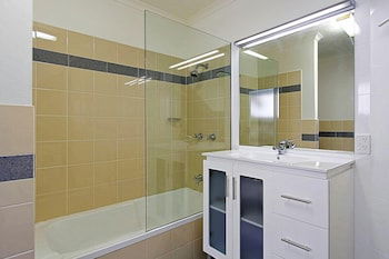 A PERFECT STAY - Clarkes Beach Villa - Accommodation Bookings 2