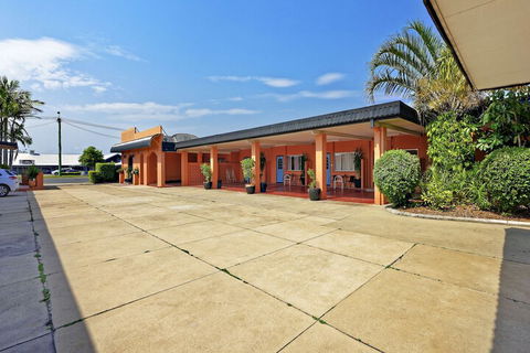 Riviera Motel Bundaberg - Accommodation Bookings 1