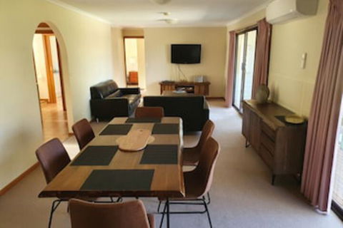 Annies Holiday Units - Accommodation Bookings 0