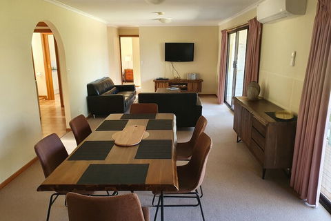 Annies Holiday Units - Accommodation Bookings 1
