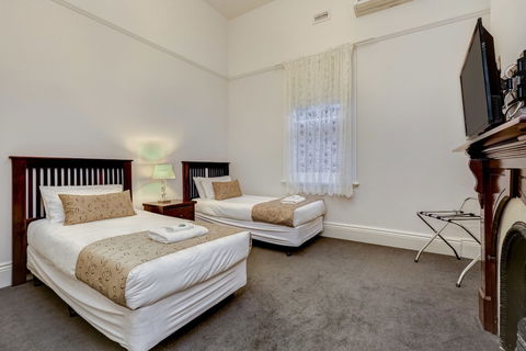 Seymours On Lydiard - Accommodation Bookings 1