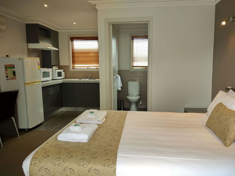 Seymours On Lydiard - Accommodation Bookings 5